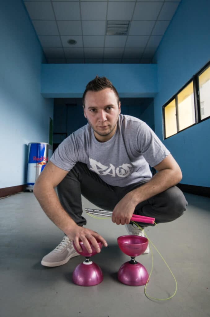 Portrait d'Alexis LEVILLON un champion de diabolo