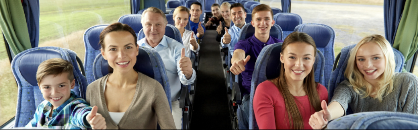 Groupe de personnes dans un bus