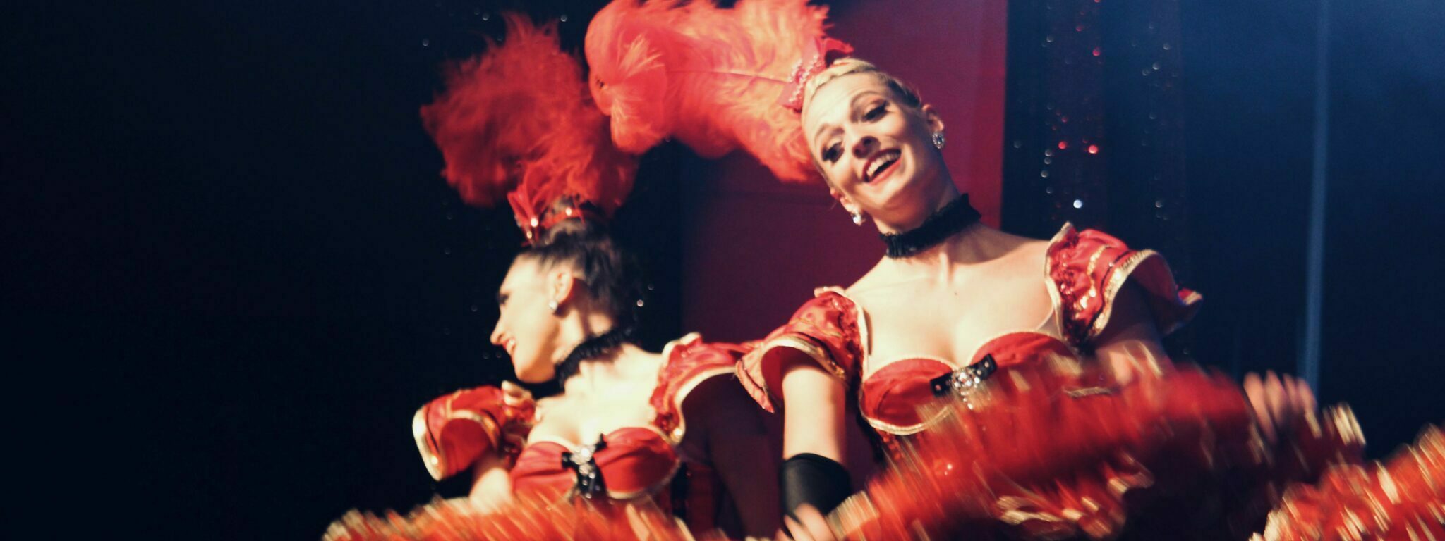 Jambes d'une danseuse de French Cancan