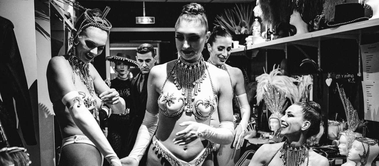 Danseuses de cabaret en loge