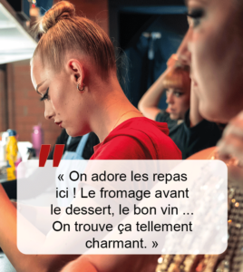 Une danseuse se confie dans les coulisses du cabaret de Licques