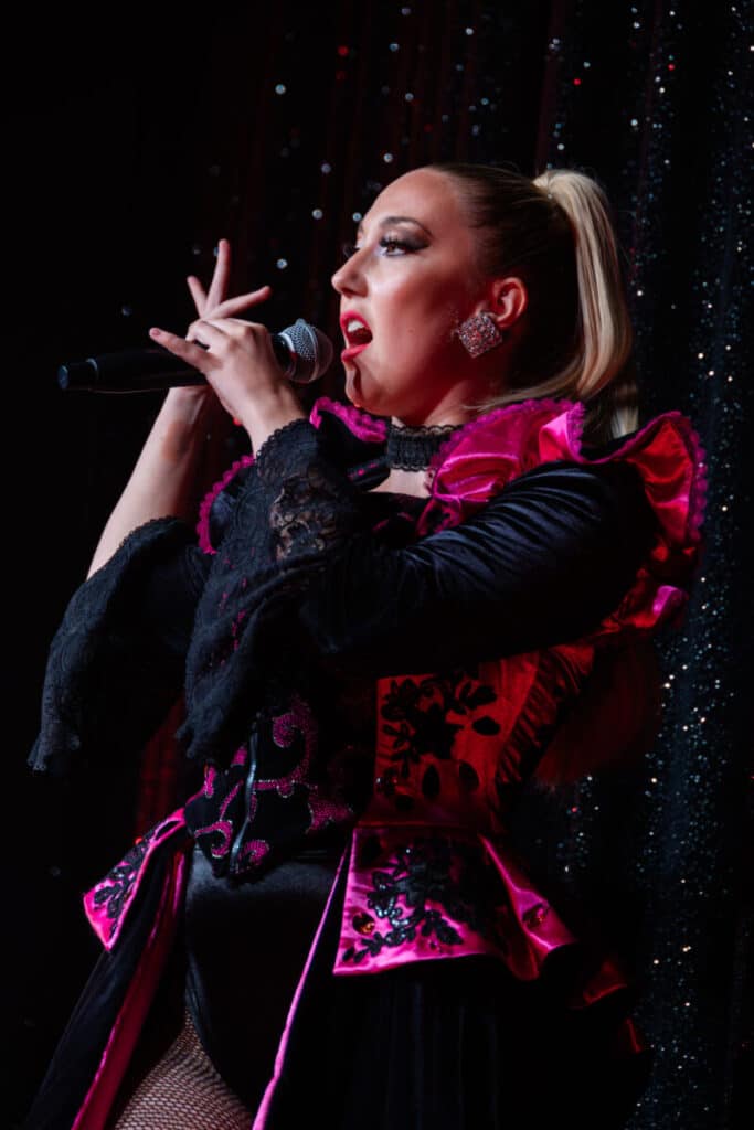 chanteuse cabaret Licques scène
