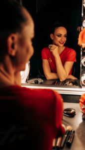Melissa sicre, ancienne danseuse du lido en coulisses