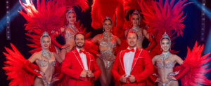 L'équipe du cabaret de Licques en costume de scène