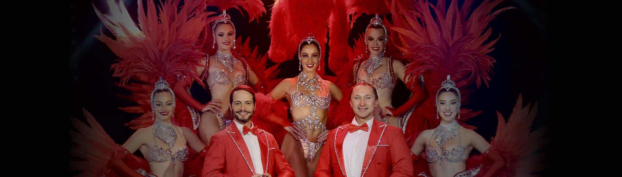 Photo de l'équipe en costume final